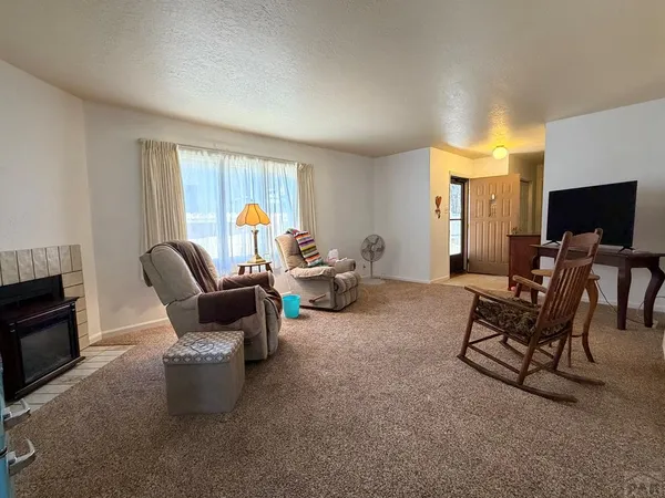 $239,900 | 142 Douglas Lane, Pueblo, CO 81001