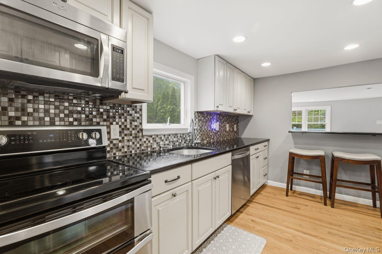 5 Adair Road Cortlandt Manor, NY 10567 - Photo 5 of 36
