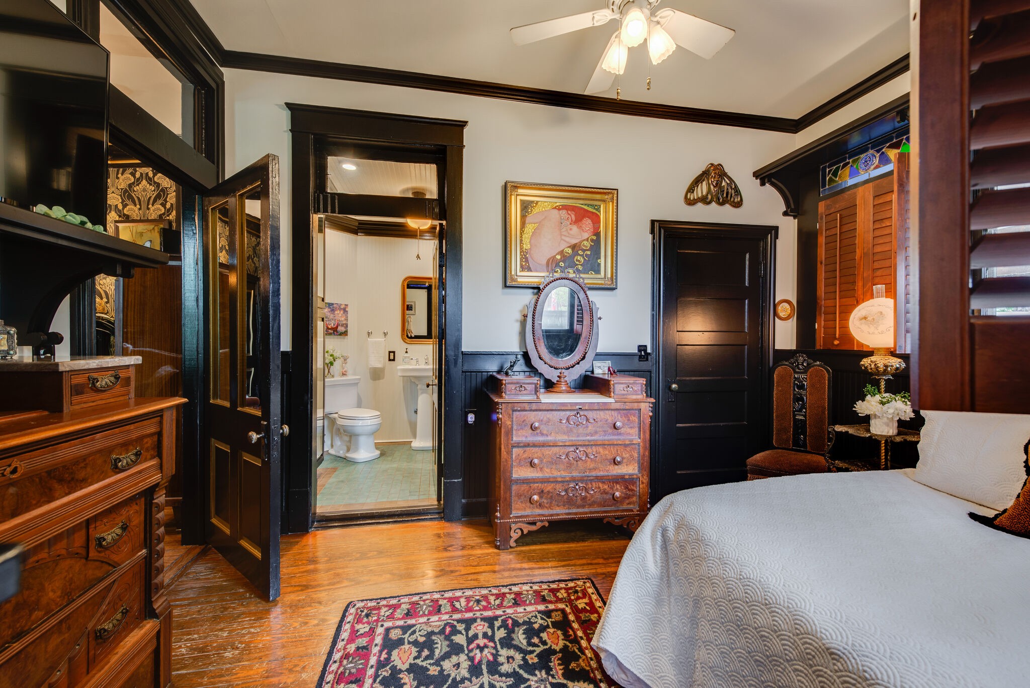 607 5th Avenue West Springfield, TN 37172 - Photo 20 of 50 a bedroom with a bed and a chandelier