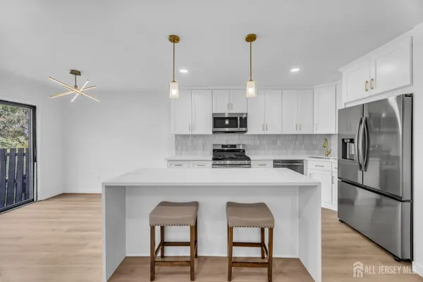 $525,000 | 165 Penn Court, Old Bridge, NJ 07747