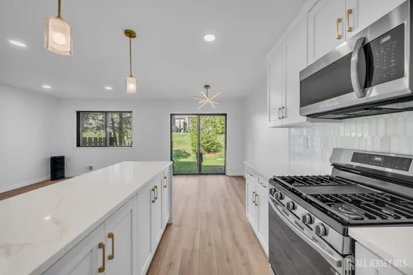 $525,000 | 165 Penn Court, Old Bridge, NJ 07747