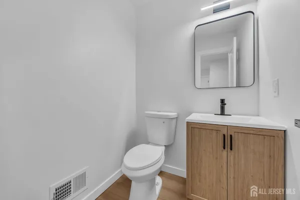 $525,000 | 165 Penn Court, Old Bridge, NJ 07747