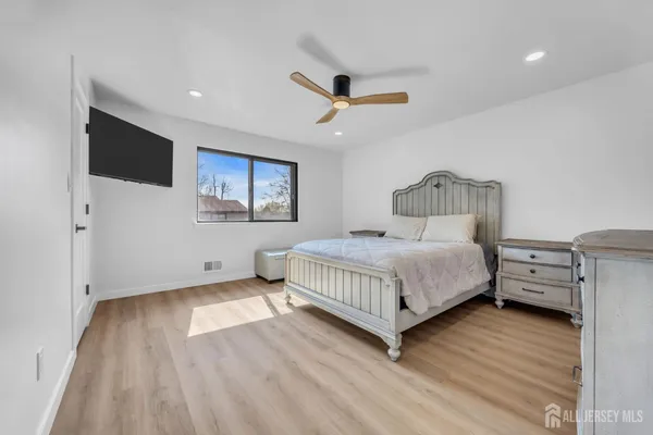 $525,000 | 165 Penn Court, Old Bridge, NJ 07747