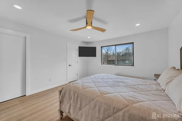 $525,000 | 165 Penn Court, Old Bridge, NJ 07747