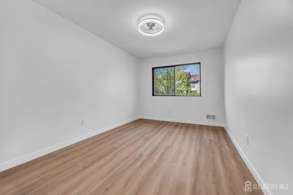 $525,000 | 165 Penn Court, Old Bridge, NJ 07747