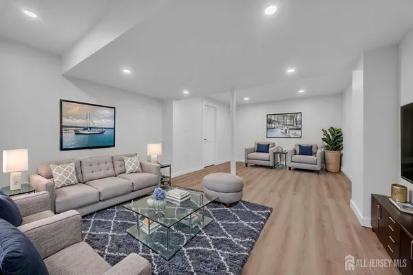 $525,000 | 165 Penn Court, Old Bridge, NJ 07747