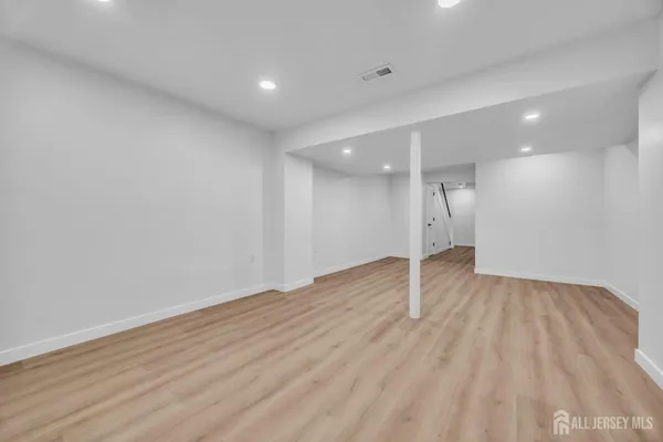 $525,000 | 165 Penn Court, Old Bridge, NJ 07747