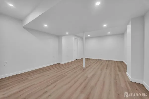 $525,000 | 165 Penn Court, Old Bridge, NJ 07747