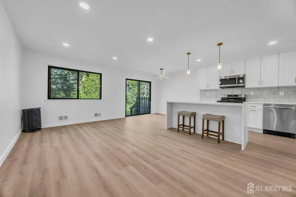 $525,000 | 165 Penn Court, Old Bridge, NJ 07747