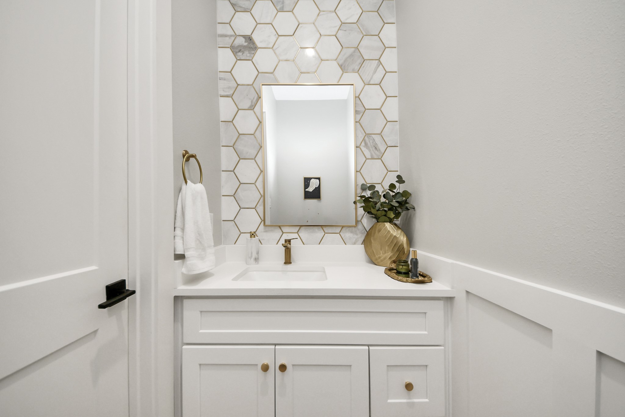 1044 West 17th Street Houston, TX 77008 - Photo 10 of 48 a bathroom with a sink vanity and mirror