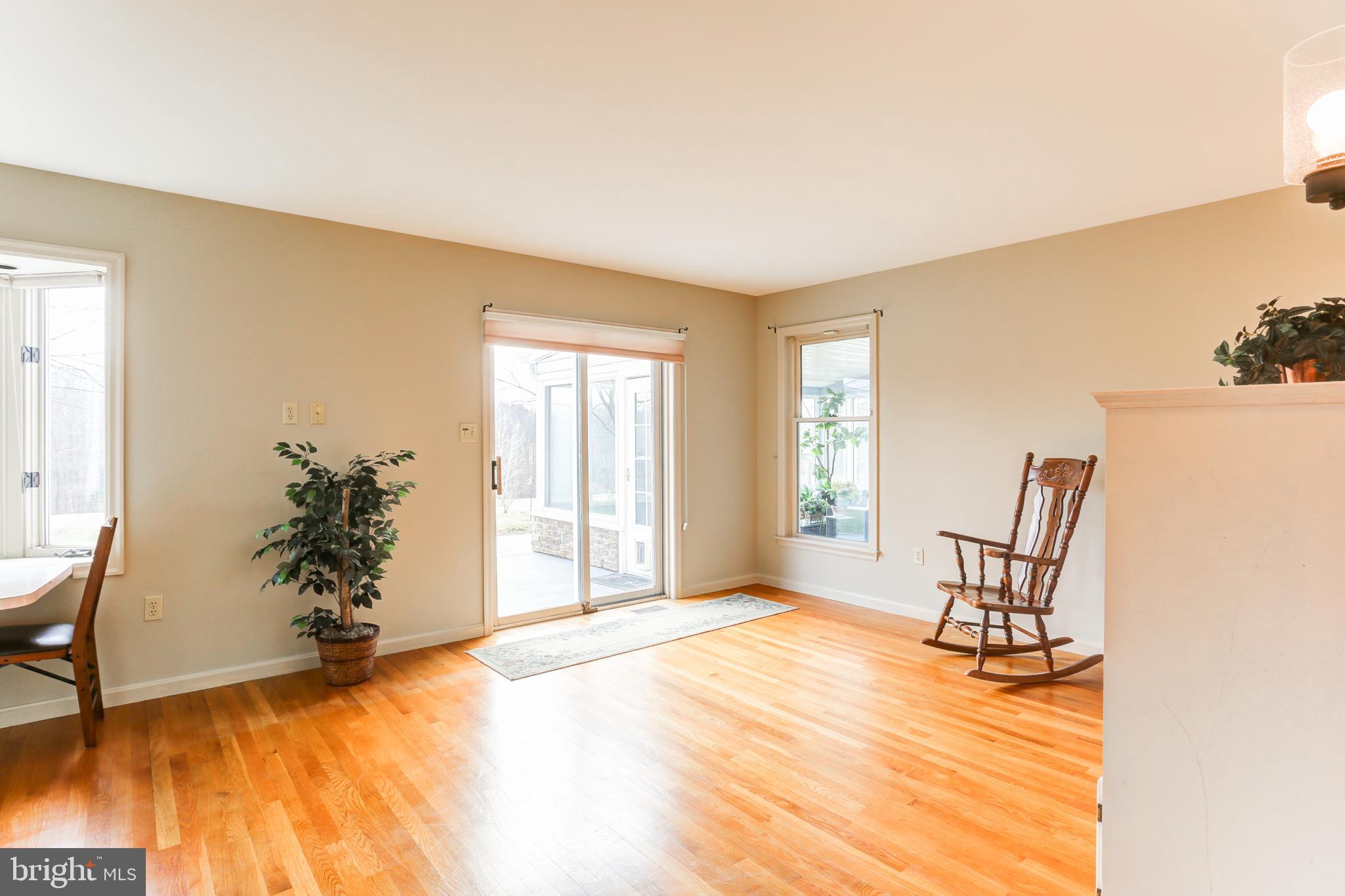 316 Sample Bridge Road Mechanicsburg, PA 17050 - Photo 42 of 102 In-Law Suite (Living Room)