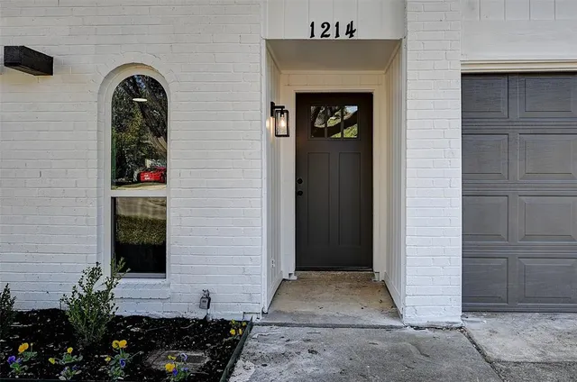 a view of a entryway of the house