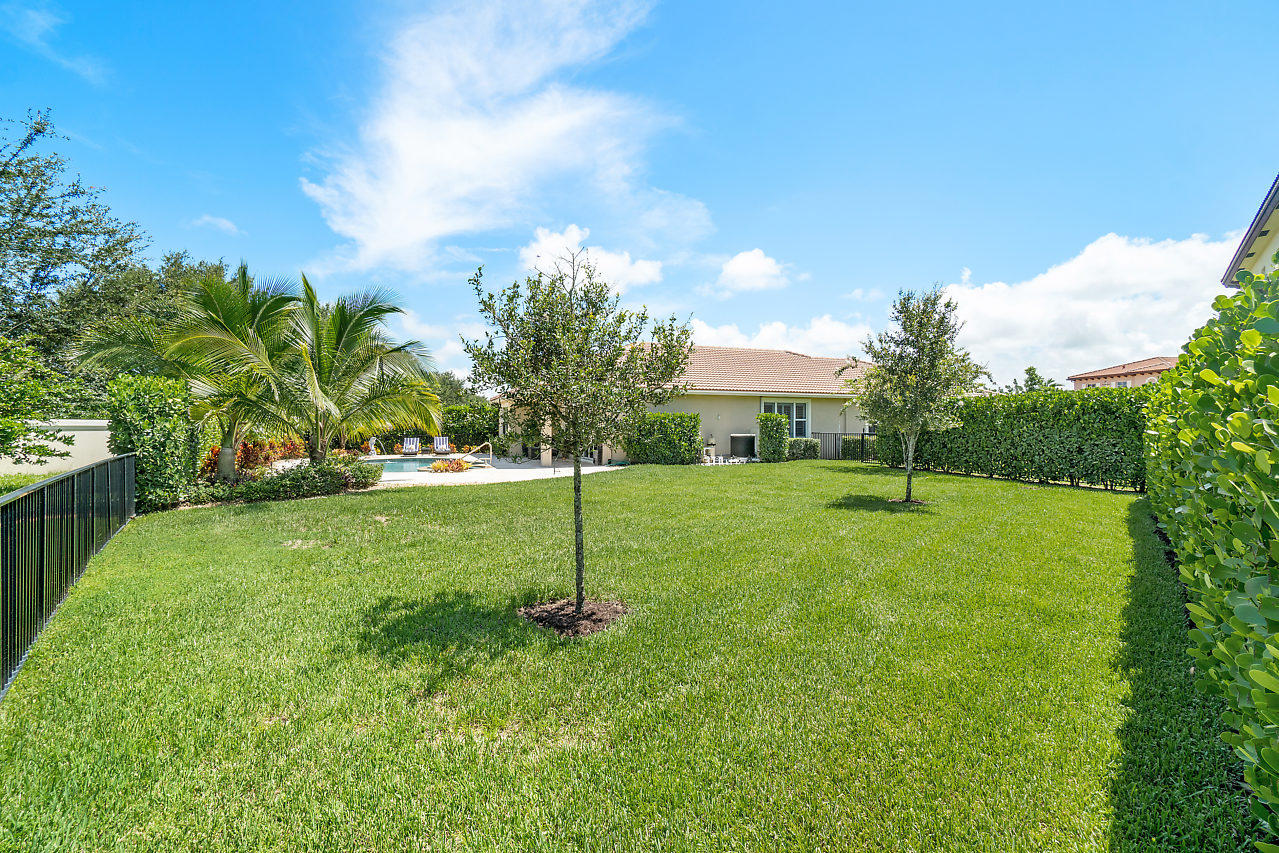 143 Rudder Cay Way Jupiter, FL 33458 - Photo 32 of 38 Side Yard