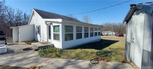 $279,000 | 15563 Peach Tree Road, Stover, MO 65078