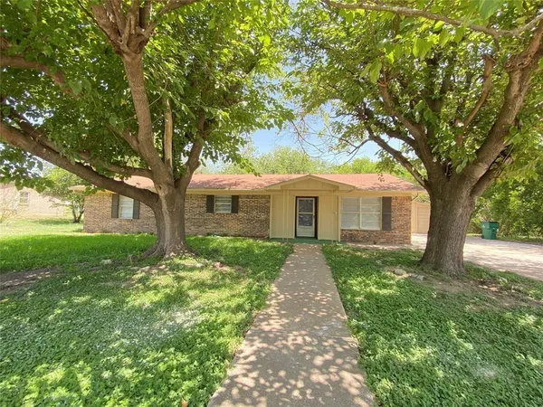 $1,395 | 1115 East Ross Street, Hamilton, TX 76531