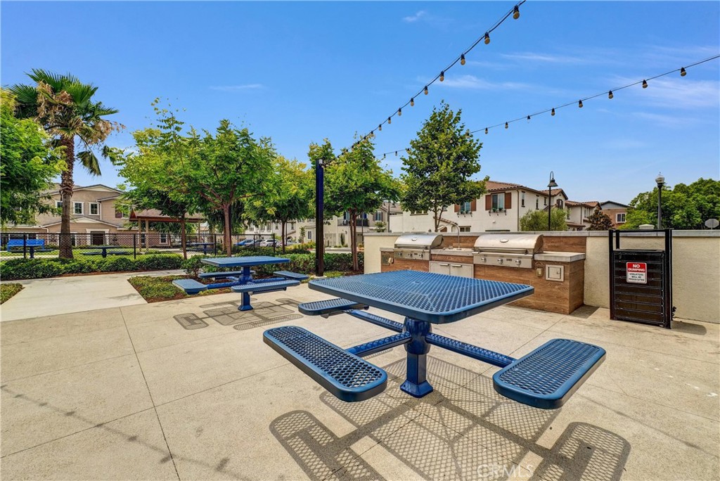 5584 Kate Way, Unit 10 Fontana, CA 92336 - Photo 34 of 42 a view of a backyard with sitting area