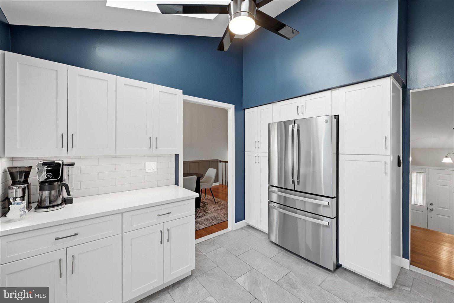 13704 Springhaven Drive Chantilly, VA 20151 - Photo 11 of 39 36 inch Fridge