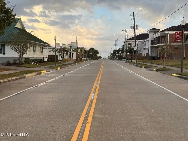 $128,000 | 320 Coleman Avenue, Waveland, MS 39576