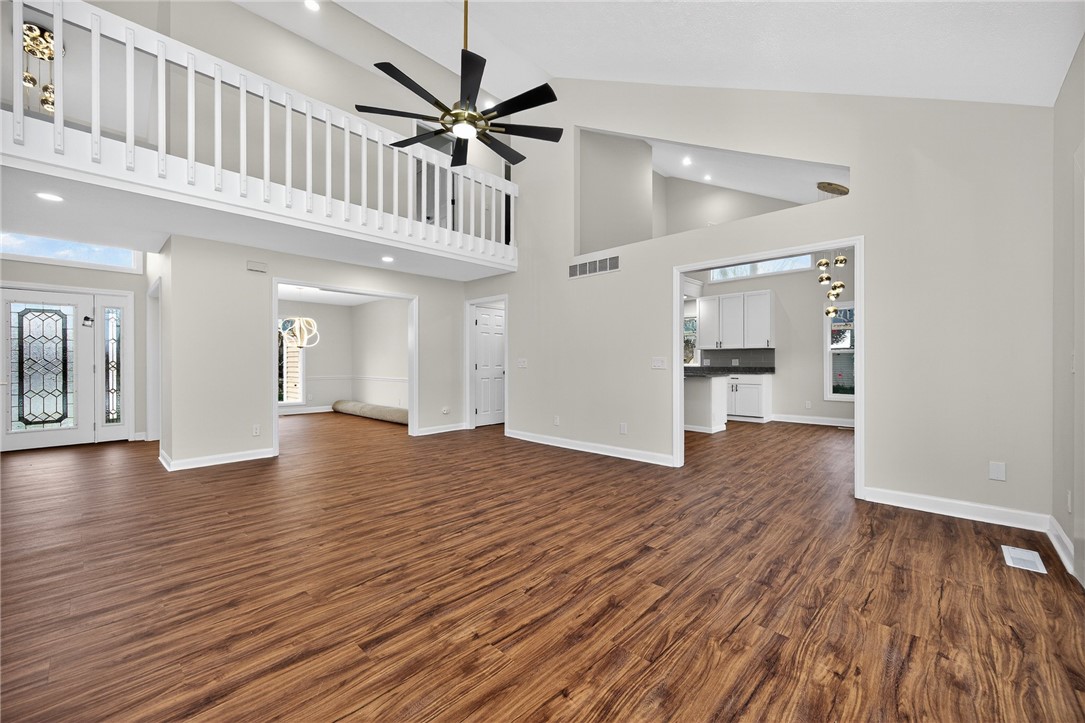 811 Wind Bluff Point Springboro, OH 45066 - Photo 6 of 51 This bright and airy interior boasts soaring ceilings and rich wood flooring.
