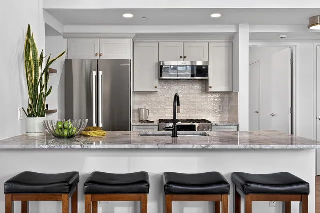 $1,299,000 | 149 Essex Street, Unit 6B, Jersey City, NJ 07302