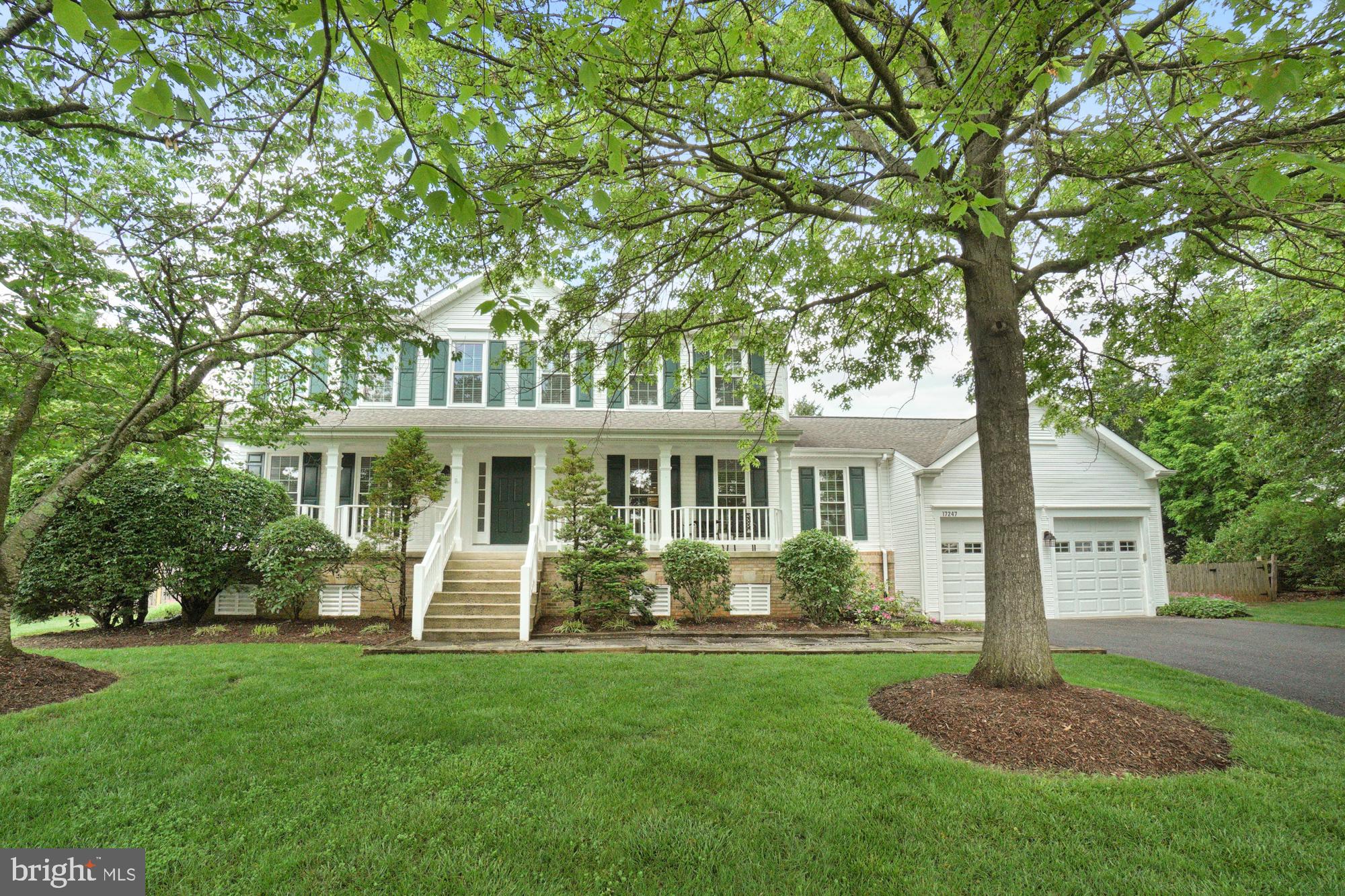 Curb appeal and a quiet court location! Love it!