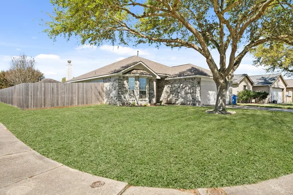 $1,895 | 23 North Golden Oak Drive, Texas City, TX 77591