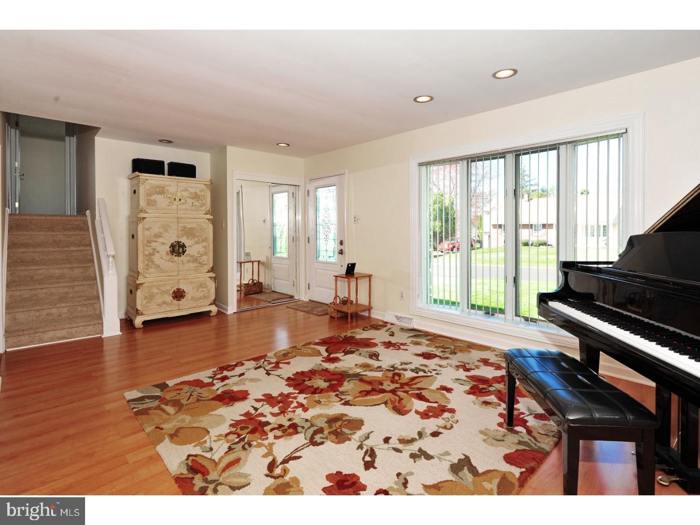 231 Harding Road Southampton, PA 18966 - Photo 3 of 24 Gallery Image 3