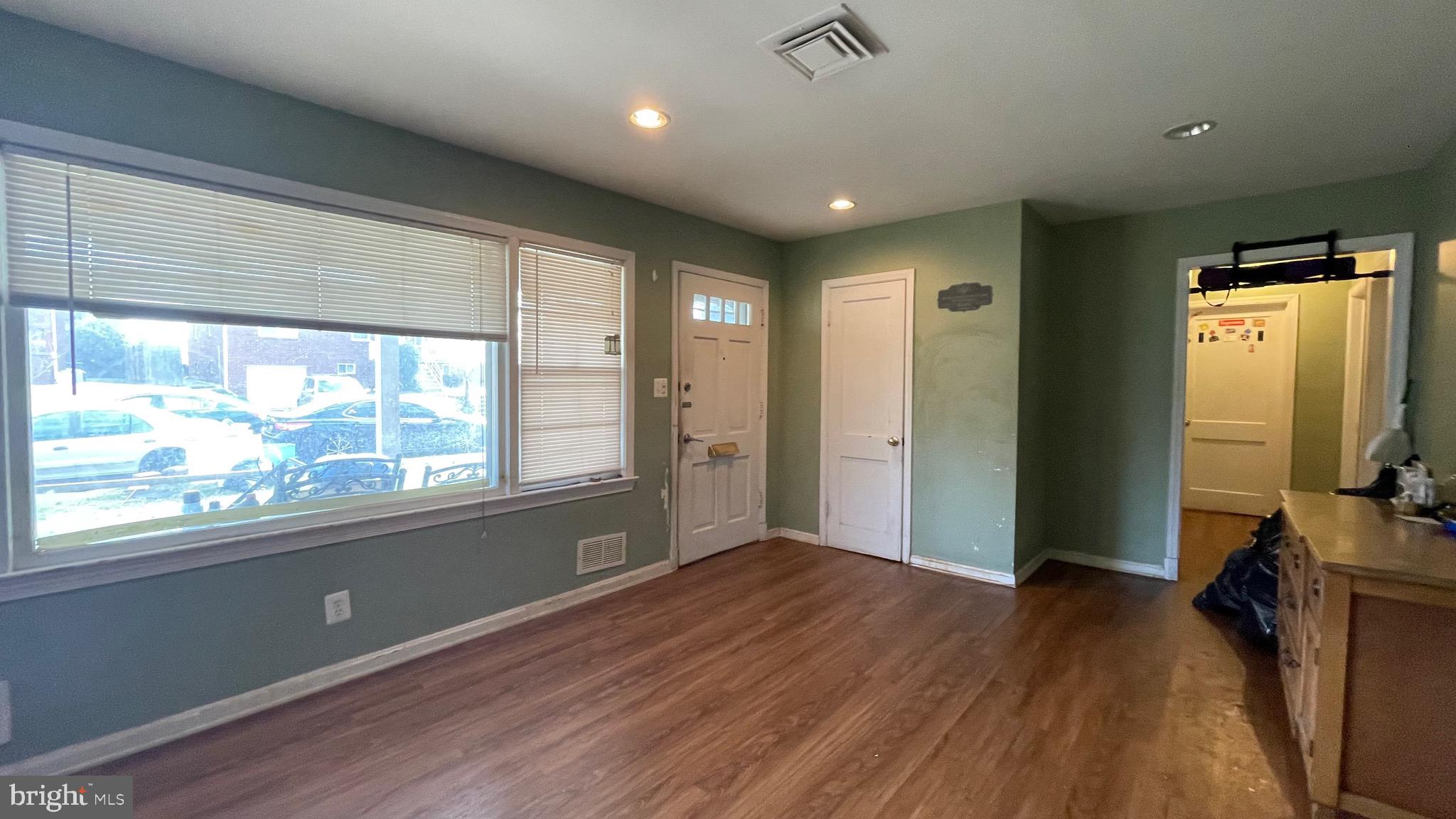 8910 Glenville Road Silver Spring, MD 20901 - Photo 3 of 26 Living Room