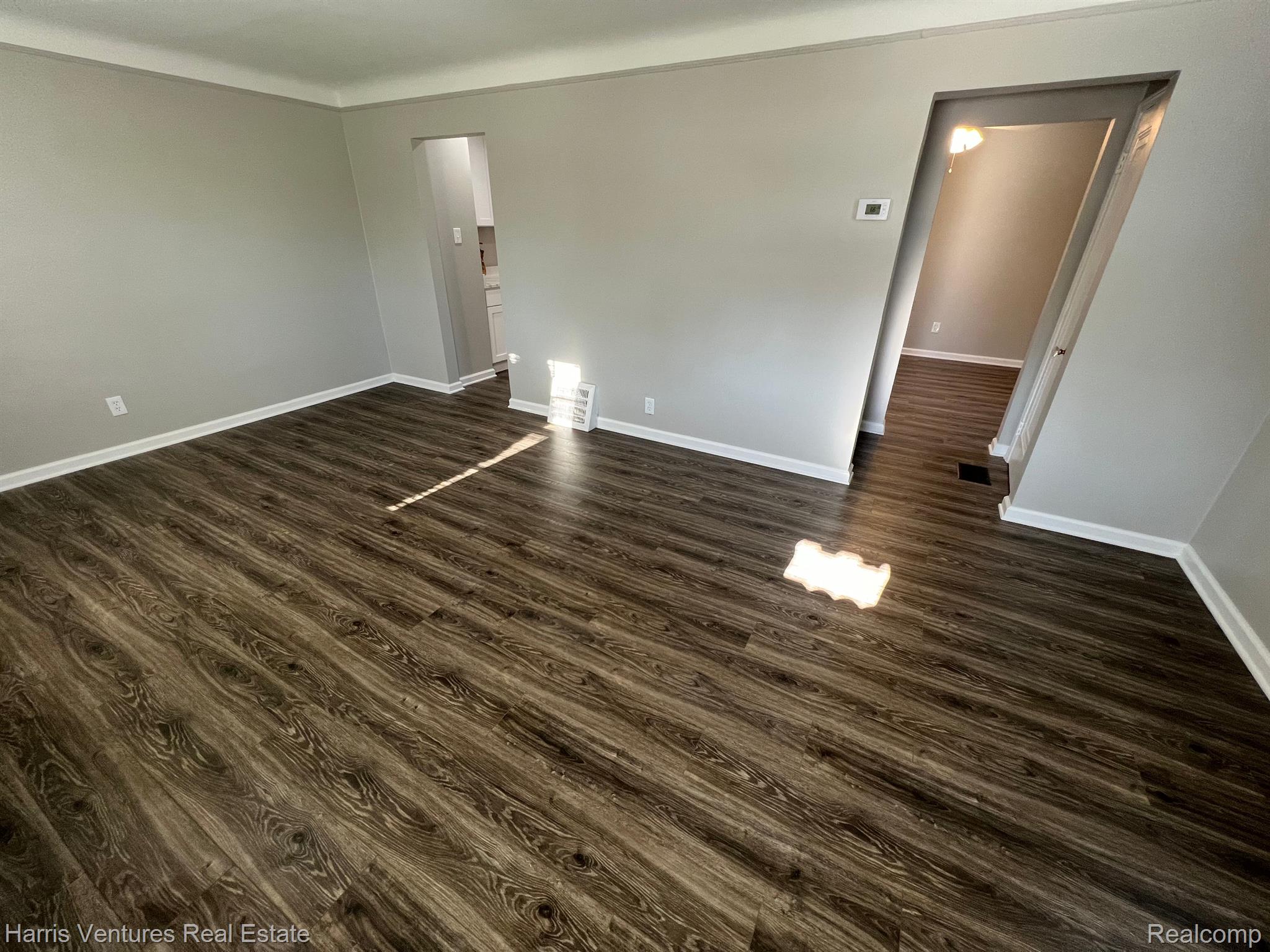 21647-51 Moross Road Grosse Pointe, MI 48236 - Photo 9 of 26 Living Room