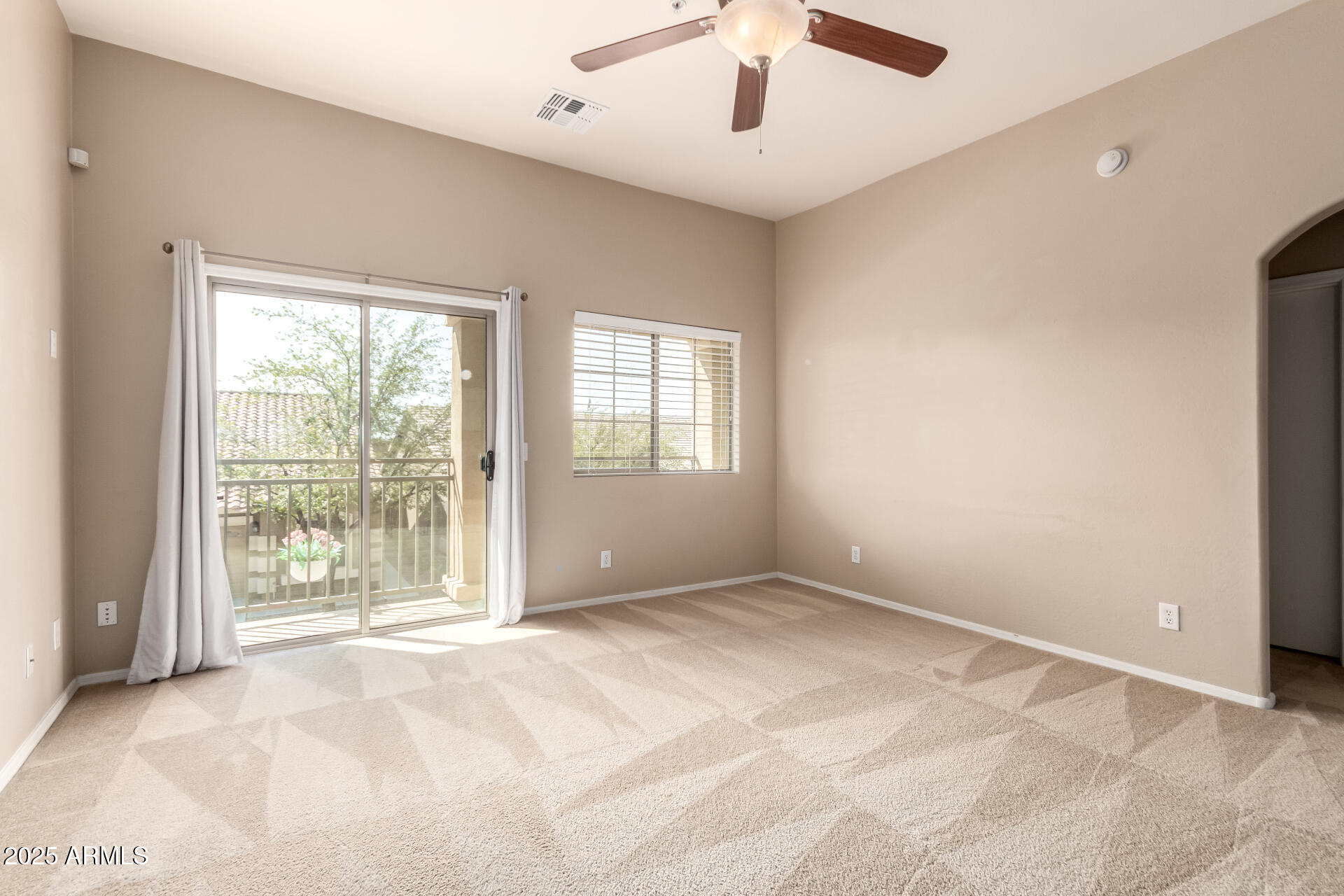 16620 South 48th Street, Unit 70 Phoenix, AZ 85048 - Photo 10 of 36 a view of an empty room with a window