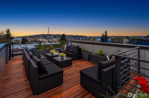 $1,040,000 | 729 Belmont Avenue East, Seattle, WA 98102