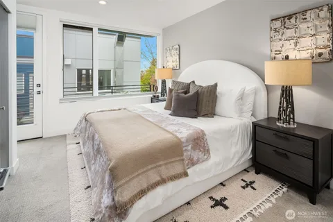 $1,040,000 | 729 Belmont Avenue East, Seattle, WA 98102