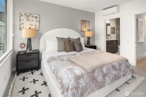 $1,040,000 | 729 Belmont Avenue East, Seattle, WA 98102