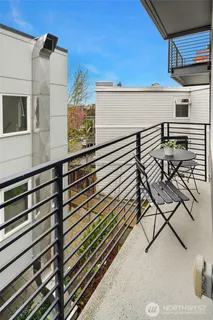 $1,040,000 | 729 Belmont Avenue East, Seattle, WA 98102