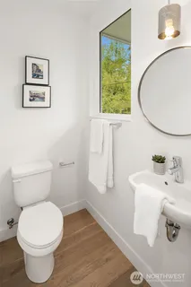 $1,040,000 | 729 Belmont Avenue East, Seattle, WA 98102