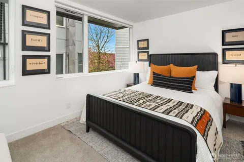 $1,040,000 | 729 Belmont Avenue East, Seattle, WA 98102