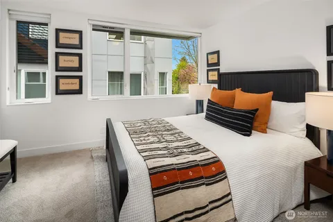 $1,040,000 | 729 Belmont Avenue East, Seattle, WA 98102