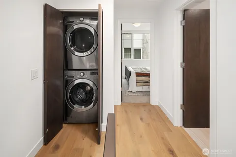 $1,040,000 | 729 Belmont Avenue East, Seattle, WA 98102