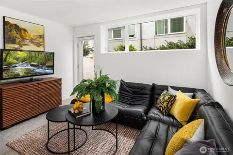 $1,040,000 | 729 Belmont Avenue East, Seattle, WA 98102