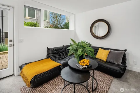 $1,040,000 | 729 Belmont Avenue East, Seattle, WA 98102