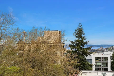 $1,040,000 | 729 Belmont Avenue East, Seattle, WA 98102