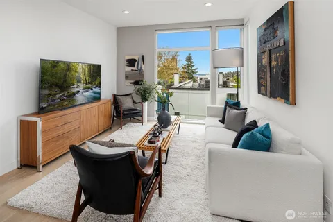 $1,040,000 | 729 Belmont Avenue East, Seattle, WA 98102