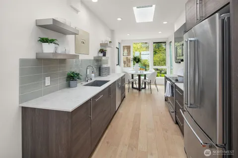 $1,040,000 | 729 Belmont Avenue East, Seattle, WA 98102