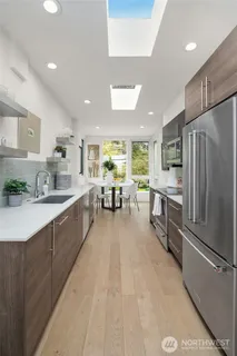 $1,040,000 | 729 Belmont Avenue East, Seattle, WA 98102