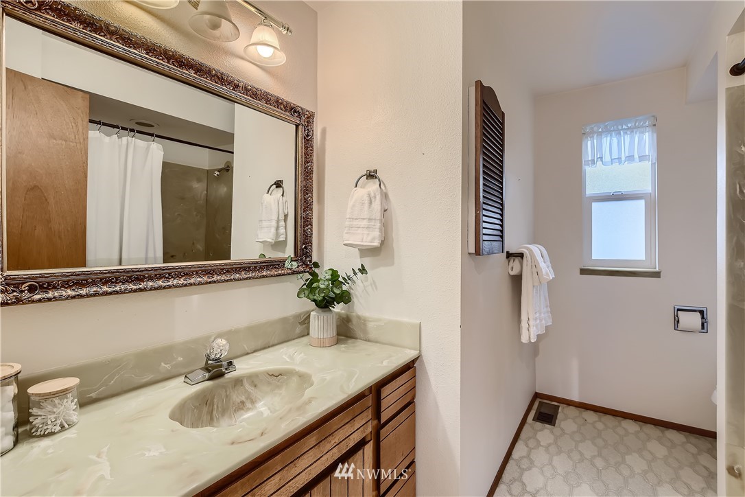 721 13th Way Southwest Edmonds, WA 98020 - Photo 19 of 29 Gallery Image 19