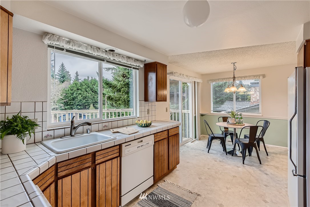 721 13th Way Southwest Edmonds, WA 98020 - Photo 9 of 29 Gallery Image 9