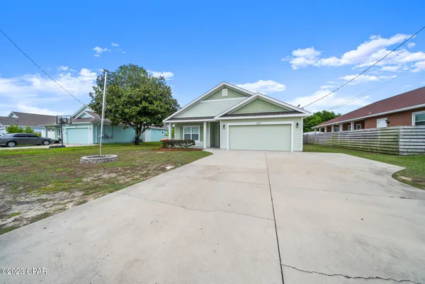 $2,575 | 305 Evergreen Street, Panama City Beach, FL 32407