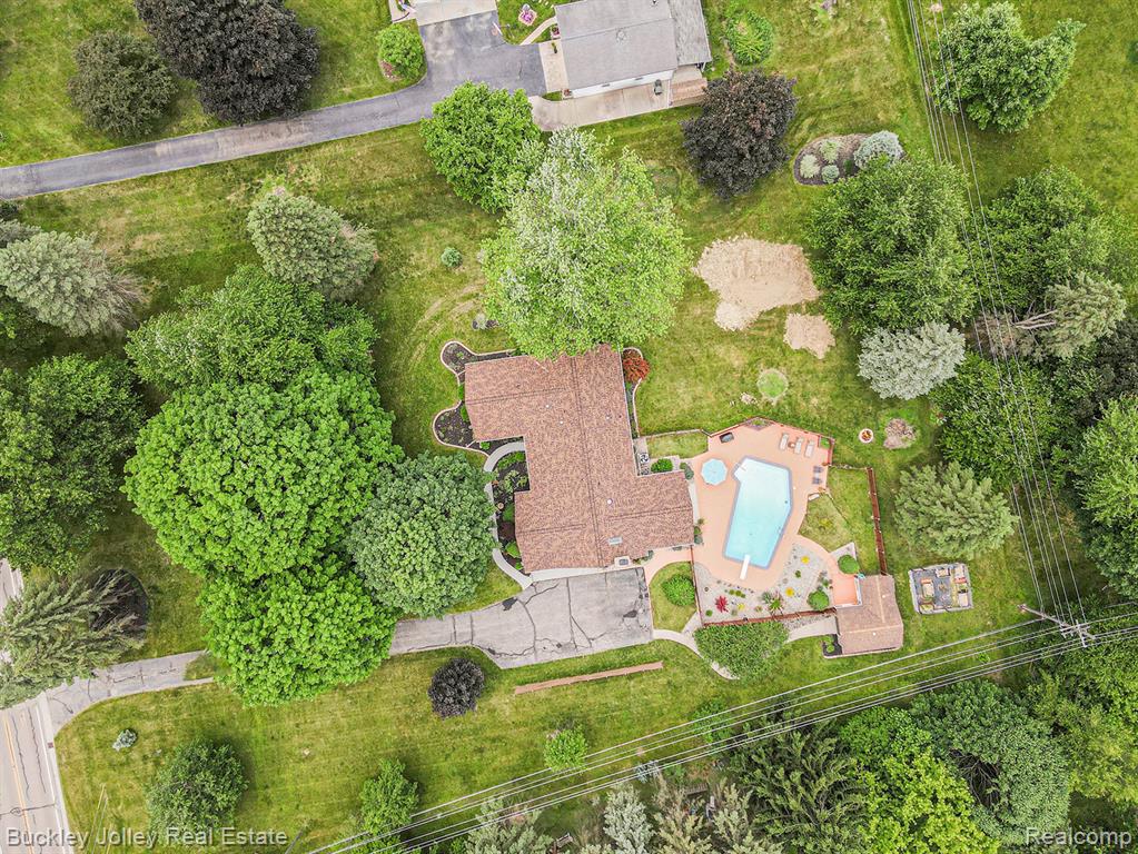 3933 Van Amberg Road Brighton, MI 48114 - Photo 30 of 31