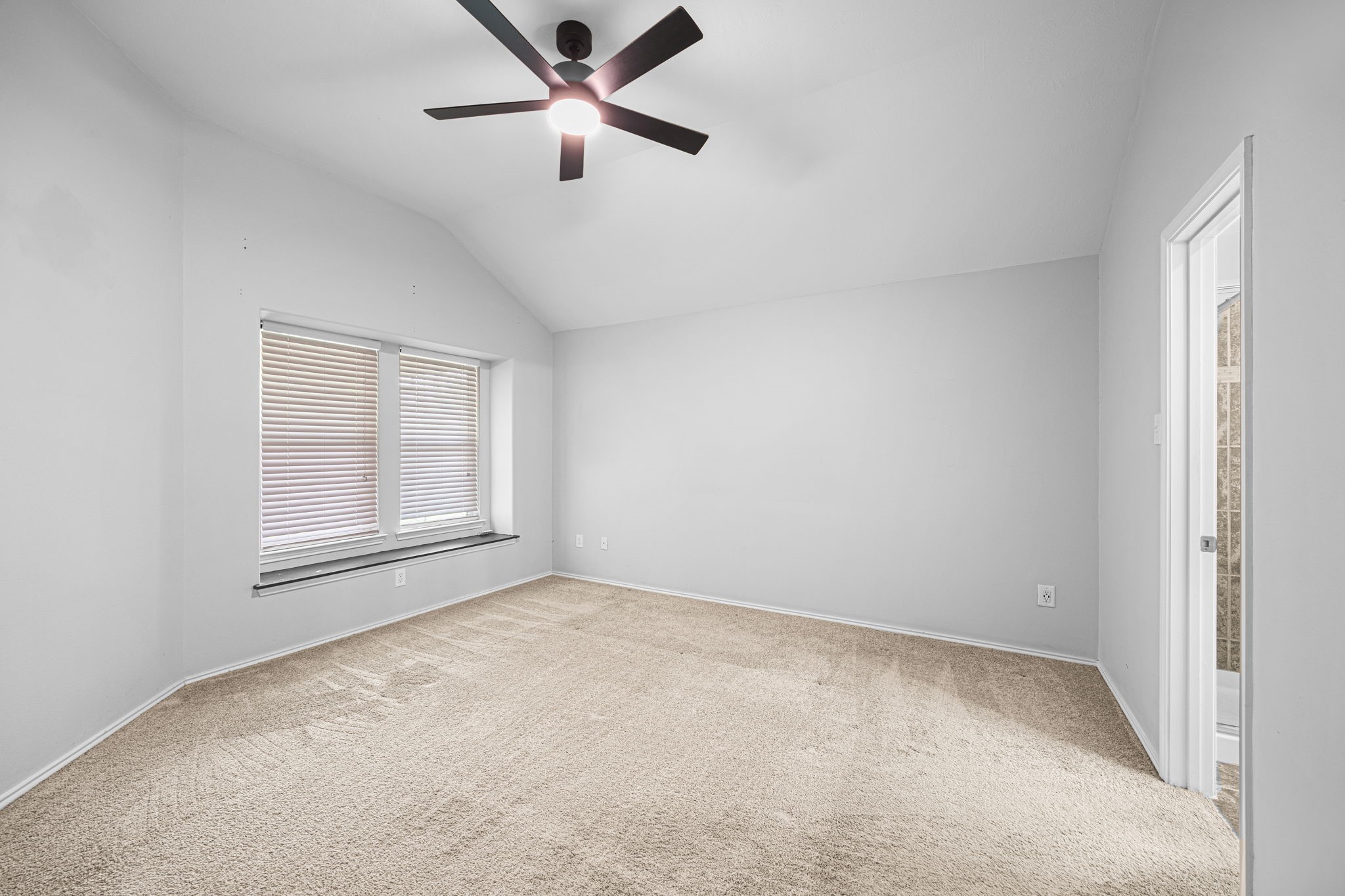2211 Oak Rise Drive Conroe, TX 77304 - Photo 6 of 29 Bright masterroom with ceiling fan