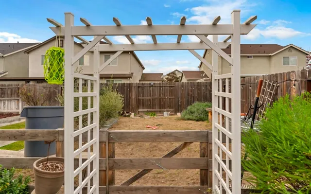 $495,000 | 203 River Pointe Drive, Waterford, CA 95386